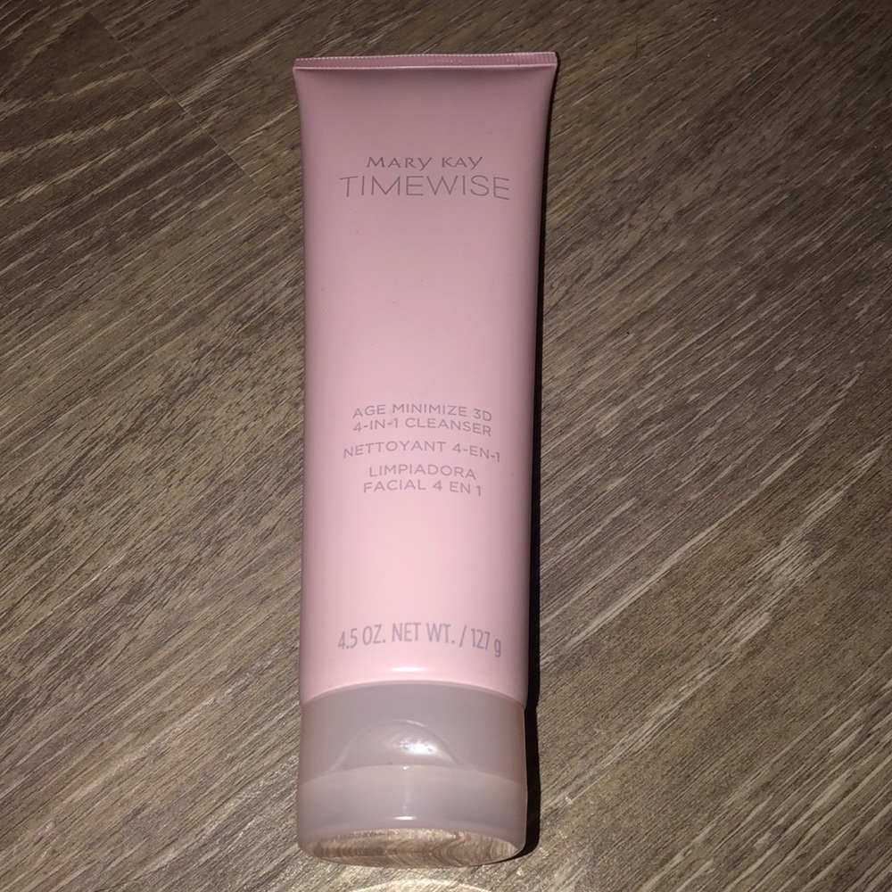 Mary Kay Cleanser (combo to oily skin)